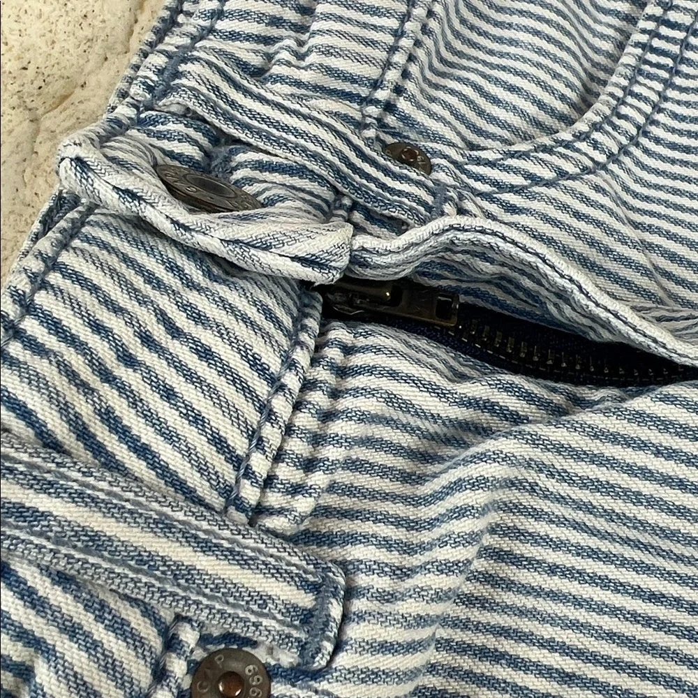 Gap denim girls skirt size 6 blue and white stripe